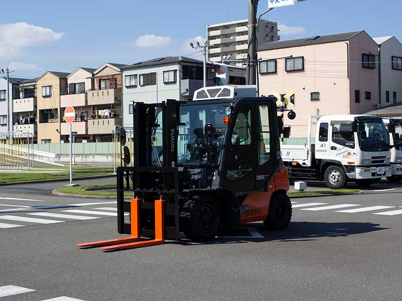 関目自動車学校 大型特殊車免許教習プランのご案内